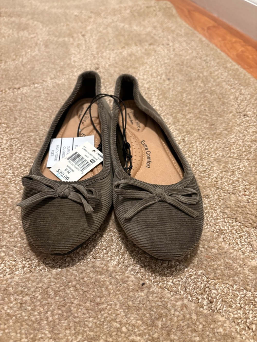 NWT. Corduroy Ballet Flats with Bow - Olive Green